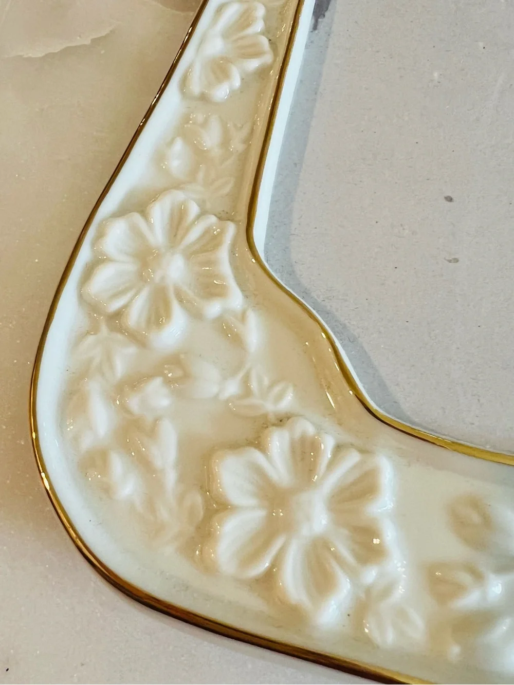 Mikasa Fine China Floral Garden Picture Frame with 24K Gold Trim 4x6